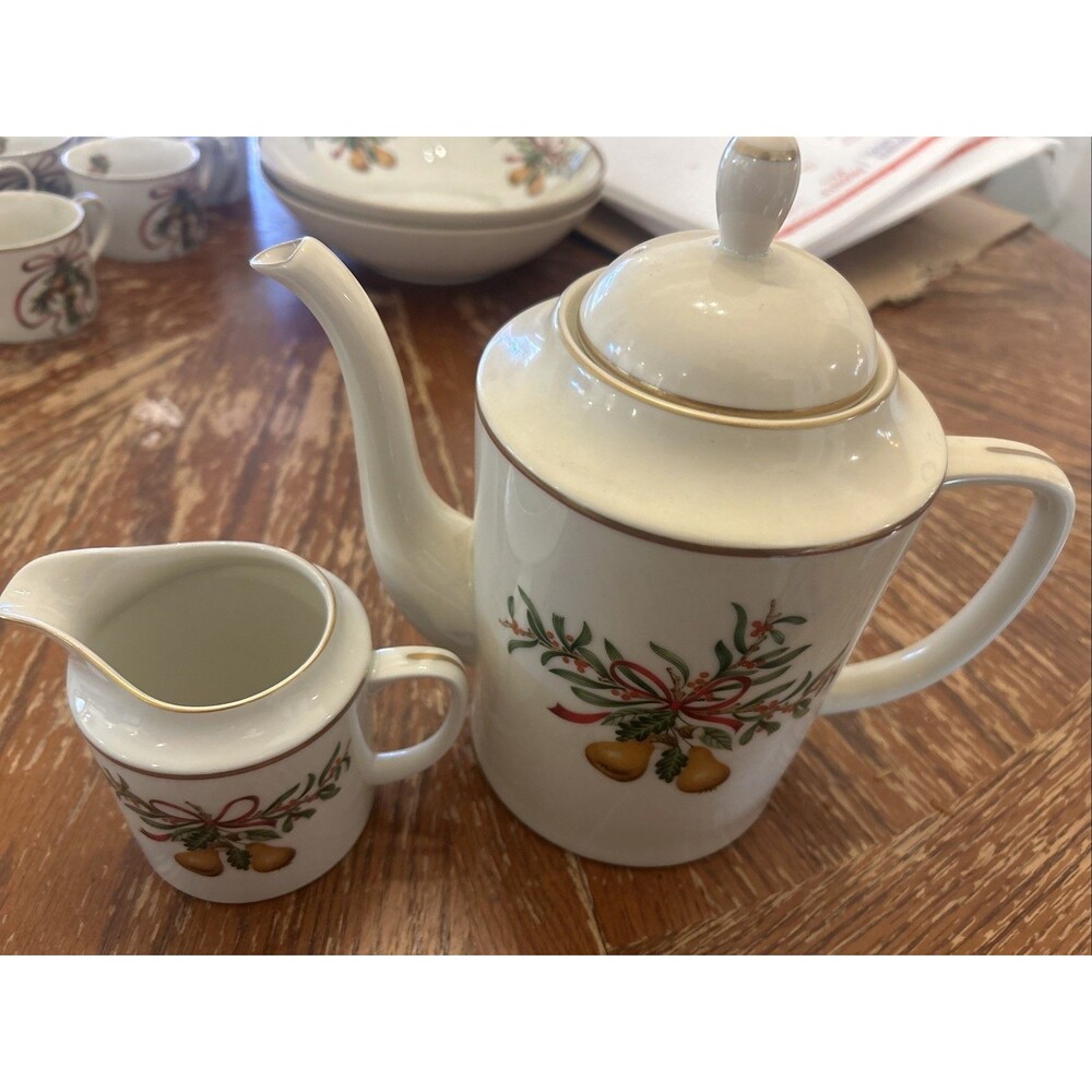 Queensberry by ROYAL GALLERY Holiday Coffee Set